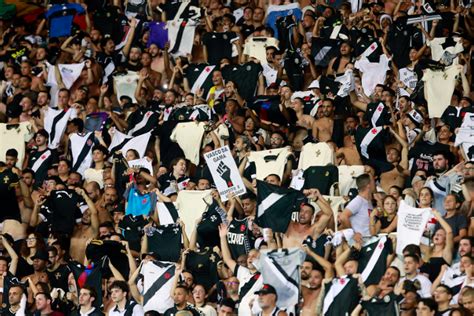 Torcedores do Vasco: Melhores Odds e Bônus para Apostar no Gigante